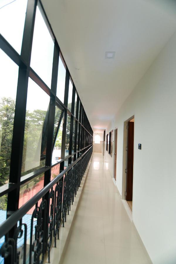 Remanika Regency Hotel Guruvayur Exterior photo